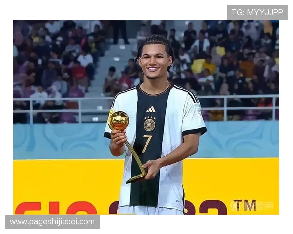 分析世界杯金球奖与金靴奖的不同特点，帮助你更全面认识足球比赛中的荣誉